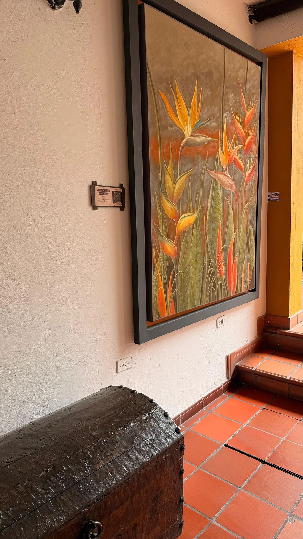 Detalle artistico en zona comun del Hotel Cacique Real
